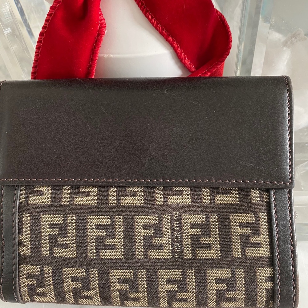 Fendi Zucca authentic ladies wallet (Authentic) - Picture 2 of 6